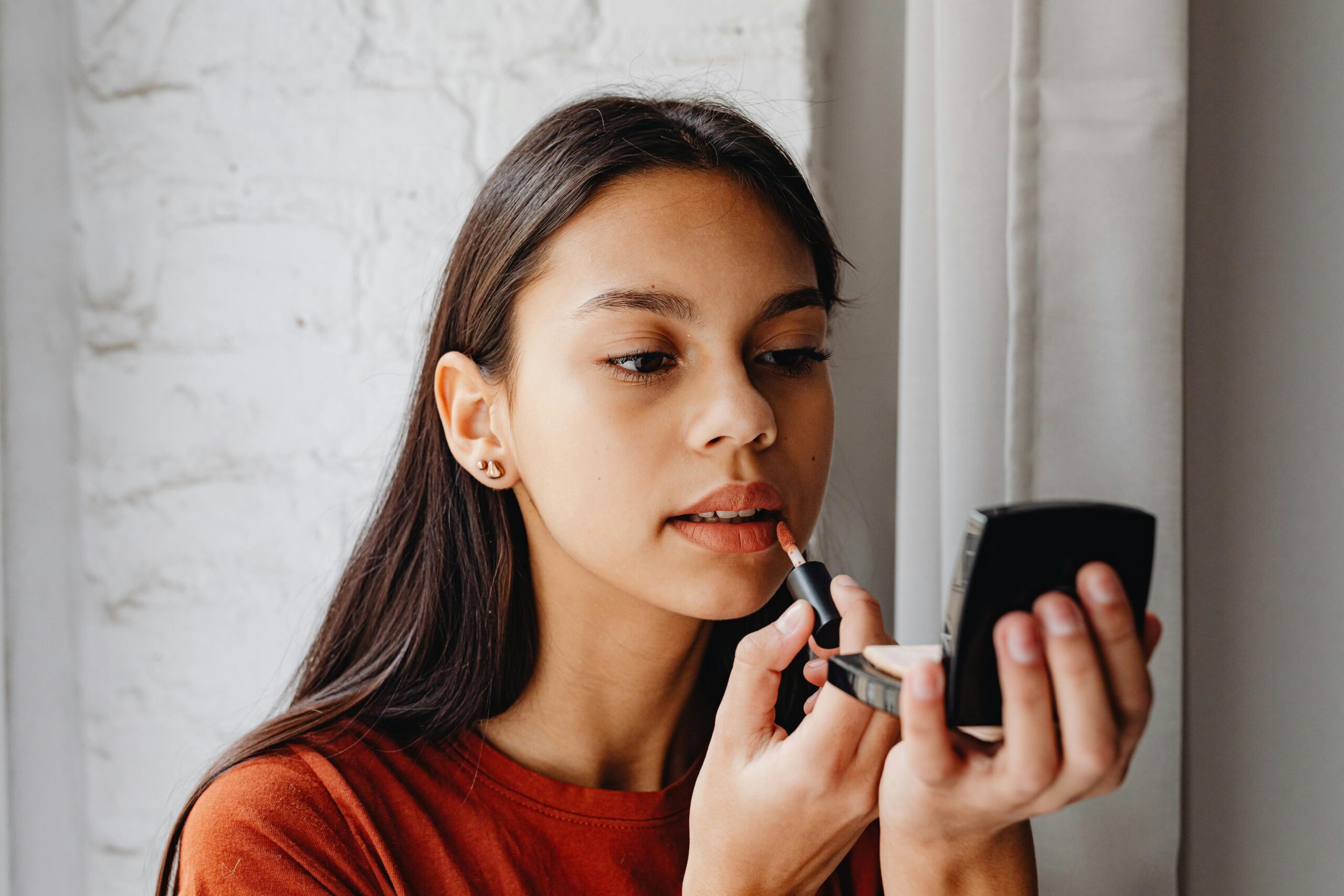 5 Rekomendasi Lip Tint Tahan Lama agar Bibir Tetap Fresh Seharian